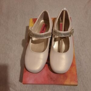 💝Rachel Shoes, Girls shoes, faux leather Size: 13, Color Cream.